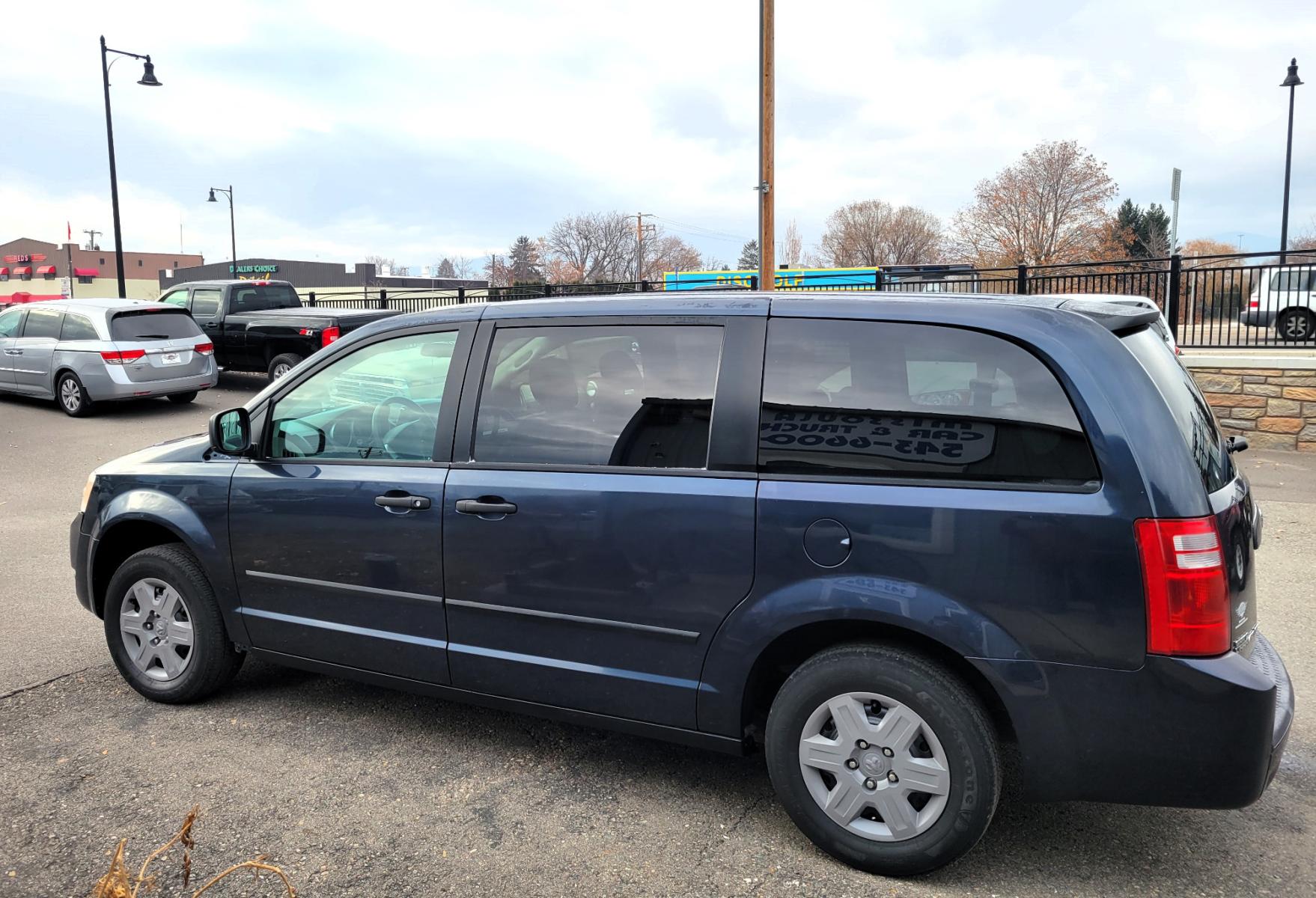 2008 Blue /Gray Dodge Caravan SE (2D8HN44H48R) with an 3.3L V6 engine, Automatic transmission, located at 450 N Russell, Missoula, MT, 59801, (406) 543-6600, 46.874496, -114.017433 - Great Running Mini Van. 3rd Row Seating. Air. Cruise. Tilt. AM FM CD Player. - Photo #4